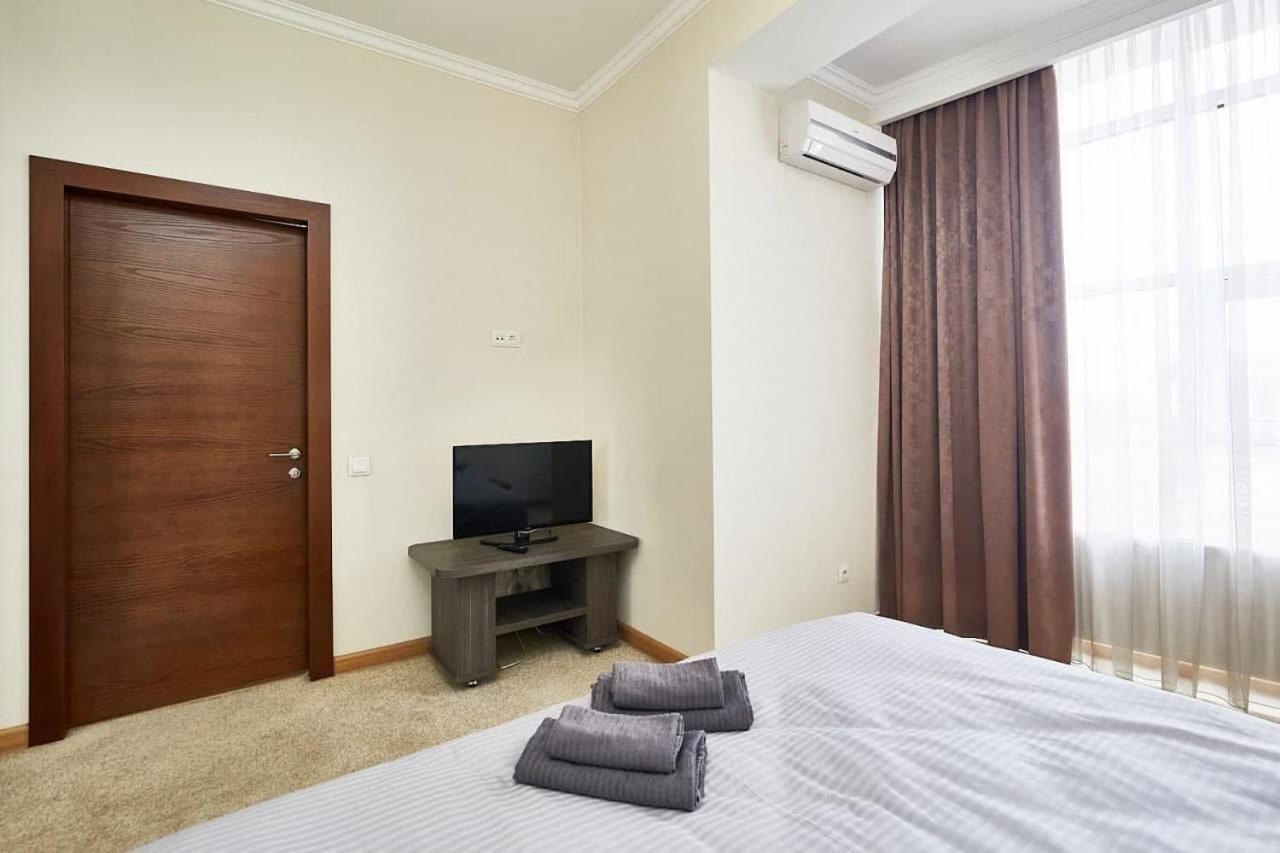 Ultracentral Spacious Apartment Kischinau Exterior foto