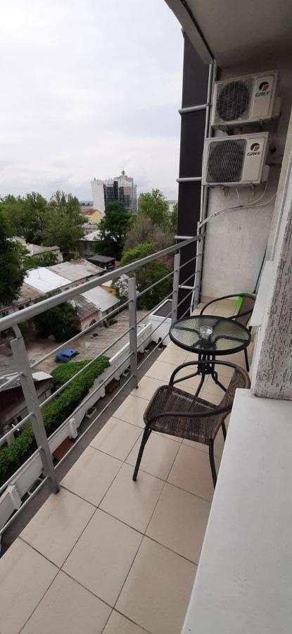 Ultracentral Spacious Apartment Kischinau Exterior foto